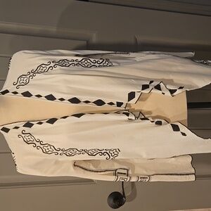 Embroidered hankerchief hem jacket